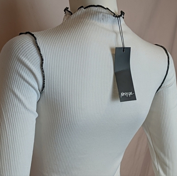 Nasty Gal White and Black Contrast Seams Turtleneck Lettuce Hem Tee size 6 - Picture 5 of 6